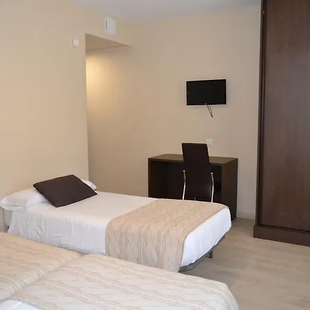 Pension-albergue Lemos Guest house Triacastela