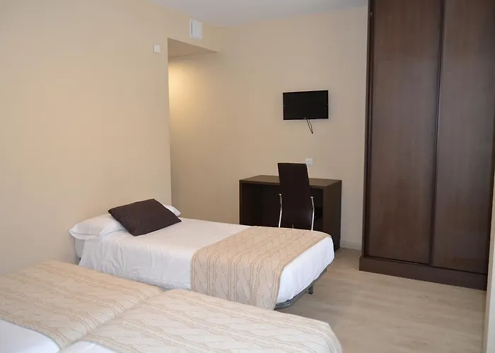 Lemos Konukevi Tríacastela